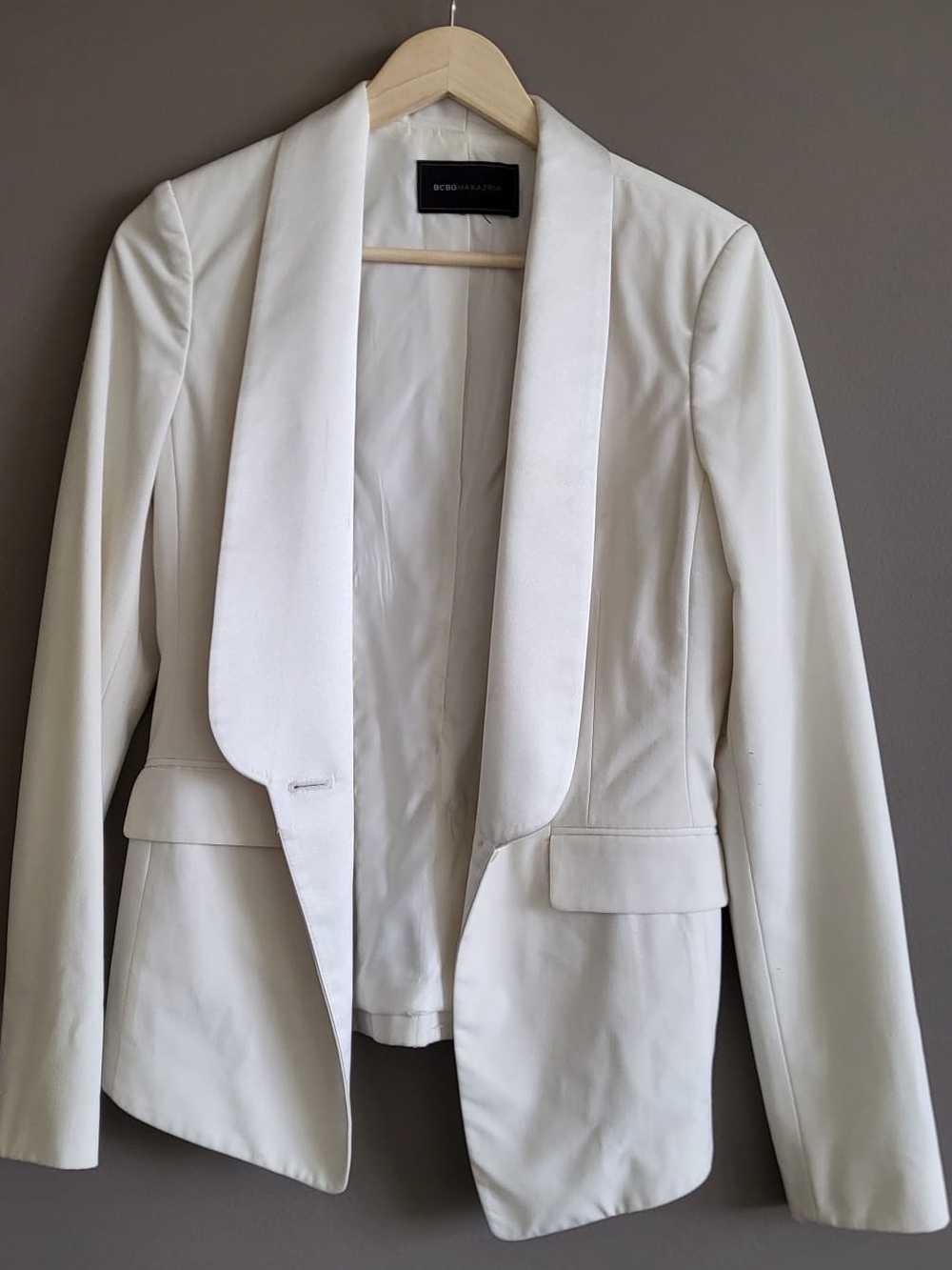 BCBGMAXAZRIA White Satin Lapel Tuxedo Blazer | Fits Like Medium
